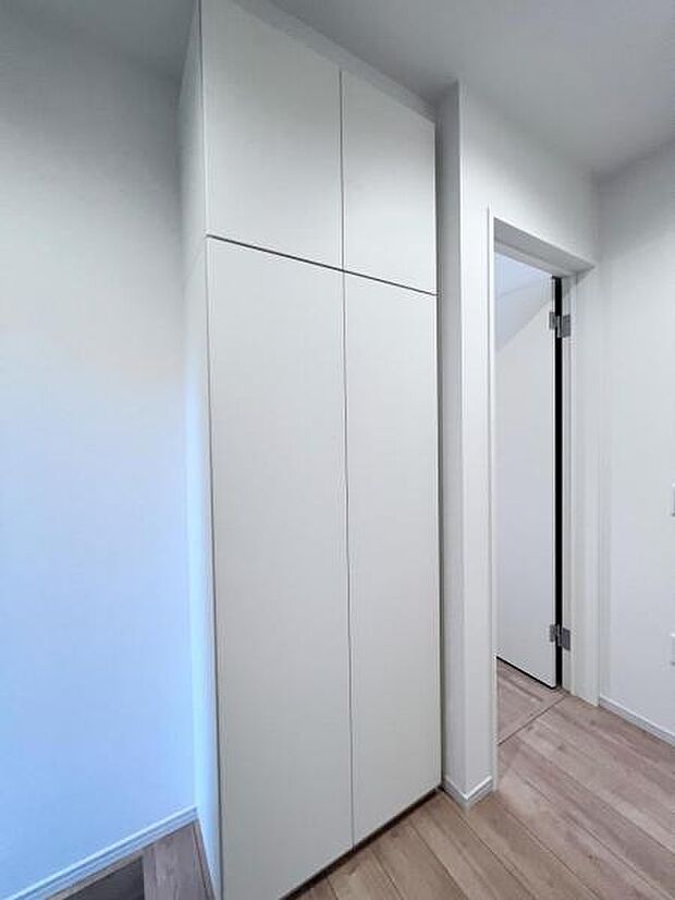 【洋室・ウォークイン・クローゼット】