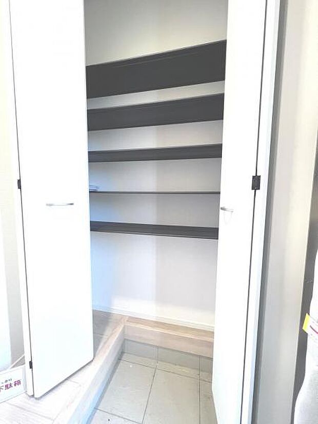 【シューズクローク】