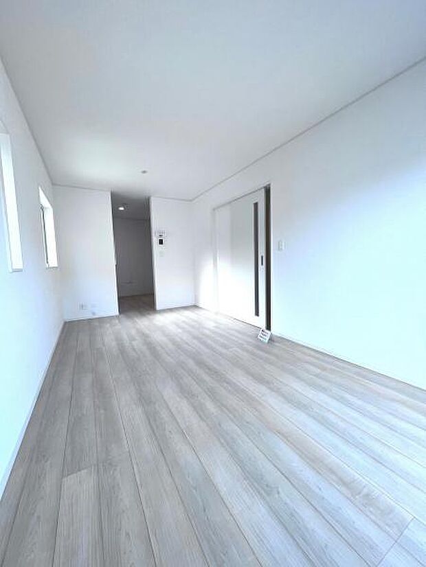 【リビングダイニングキッチン】