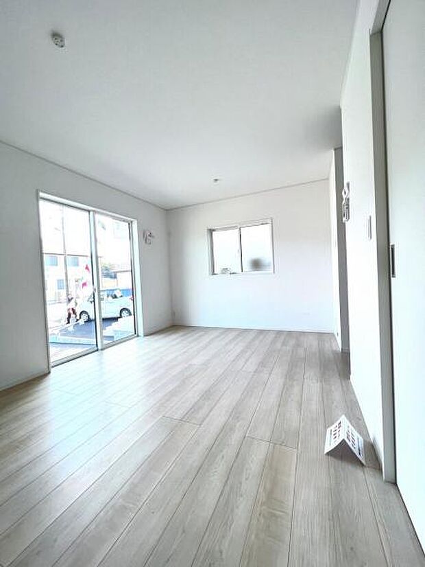 【リビングダイニング】