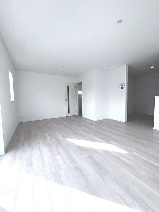 【リビングダイニング】