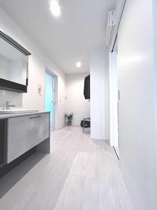 【脱衣スペース】