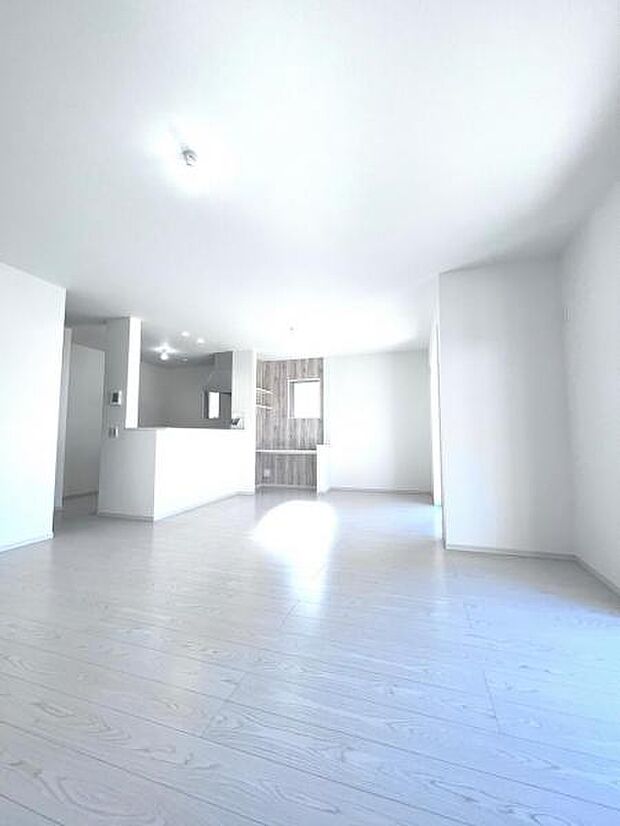 【リビングダイニングキッチン】