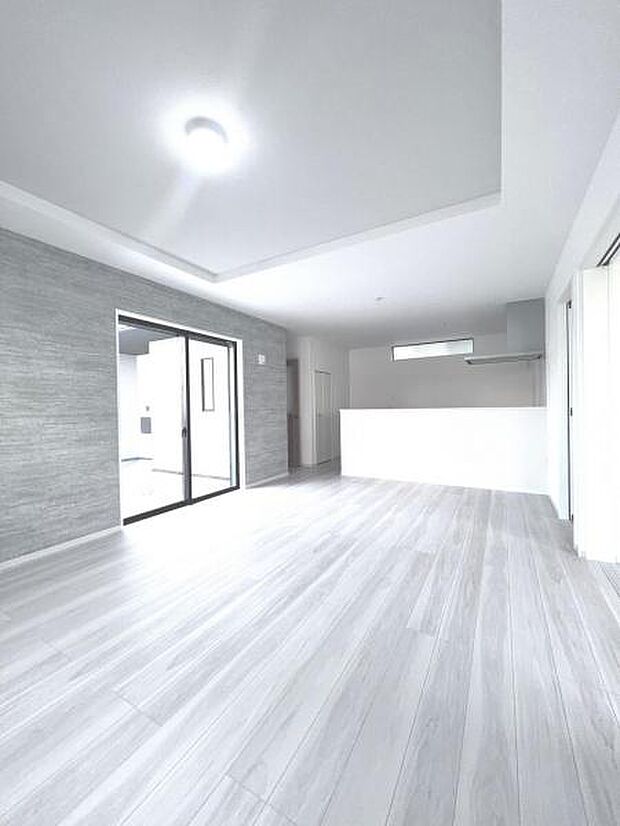 【リビングダイニングキッチン】