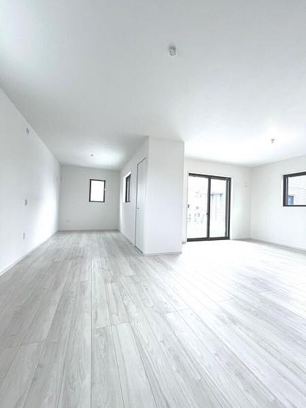 【リビングダイニング】