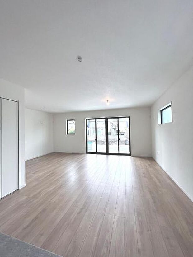 【リビングダイニング】