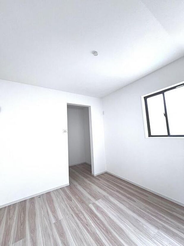 【洋室・ウォークインクローゼット】