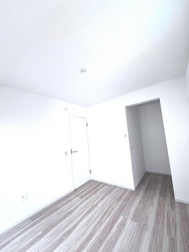 【洋室・ウォークインクローゼット】