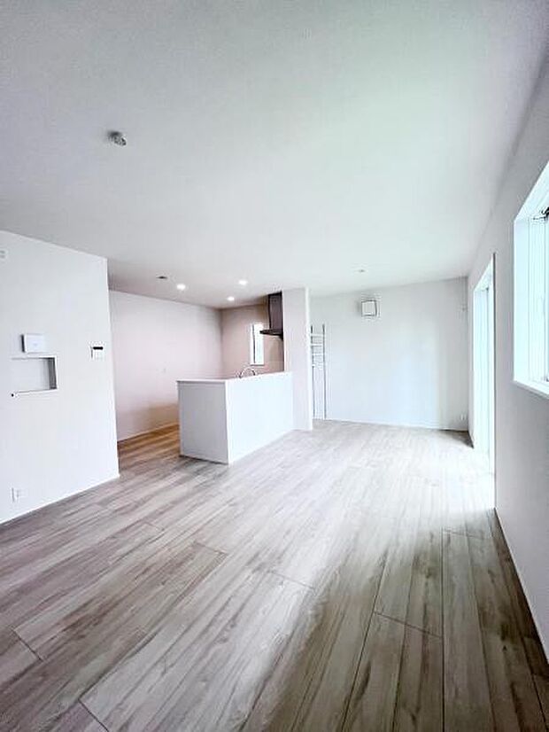 【リビングダイニングキッチン】