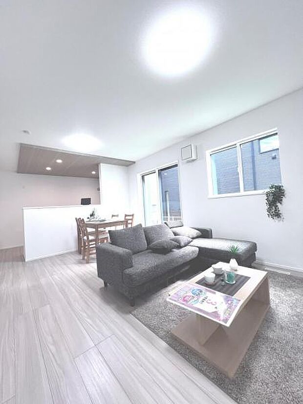 【リビングダイニングキッチン】