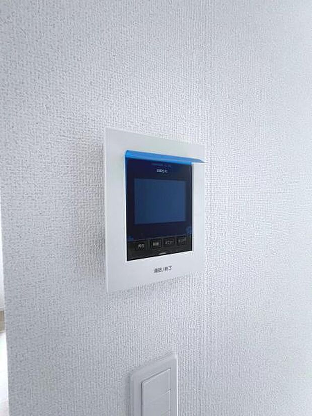 訪問者を確認できるTVモニター付きインターフォンです。