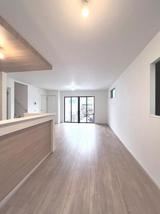 【リビングダイニングキッチン】