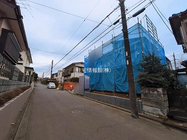 前面道路を含めた現地写真です。