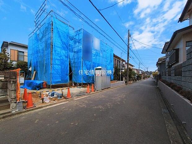 前面道路を含めた現地写真です。