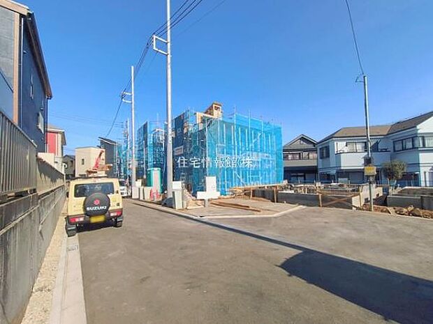 前面道路を含めた現地写真です。