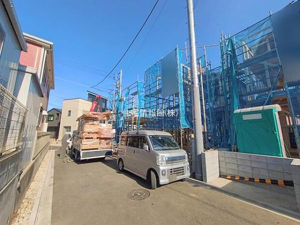 前面道路を含めた現地写真です。