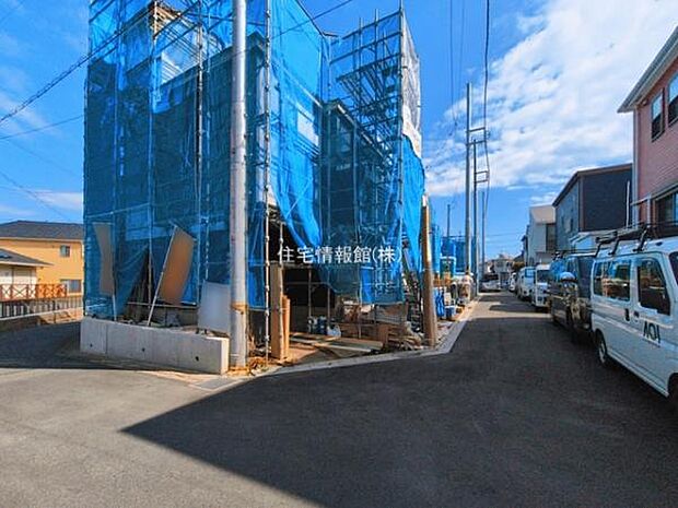 前面道路を含めた現地写真です。