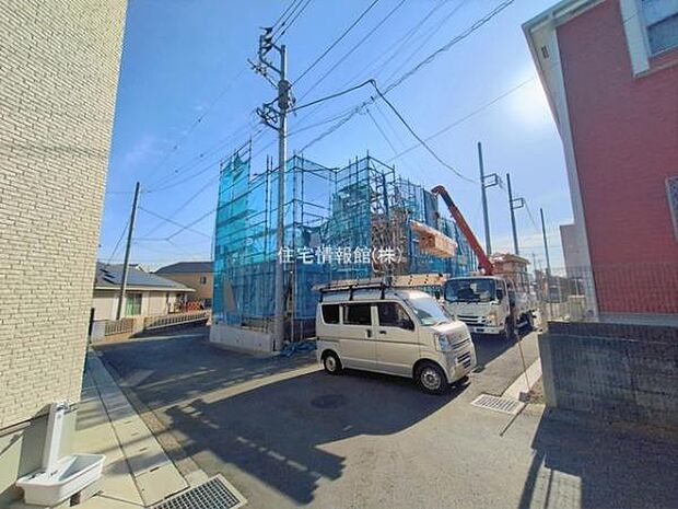 前面道路を含めた現地写真です。