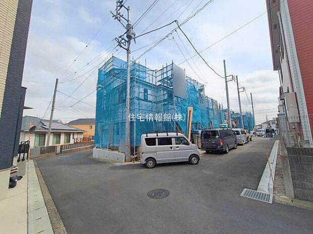 前面道路を含めた現地写真です。