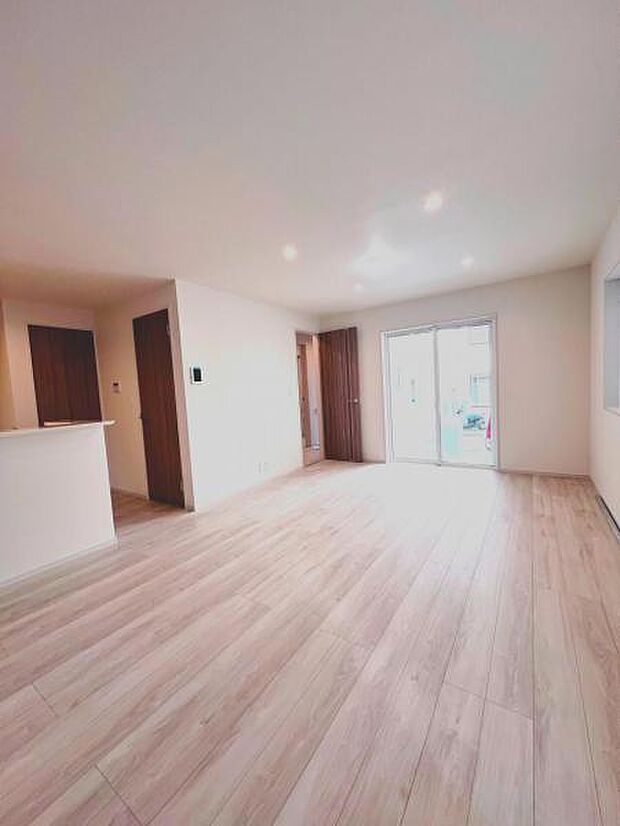 【リビングダイニングキッチン】