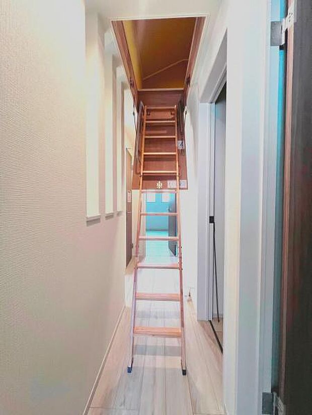【小屋裏収納・ハシゴ】