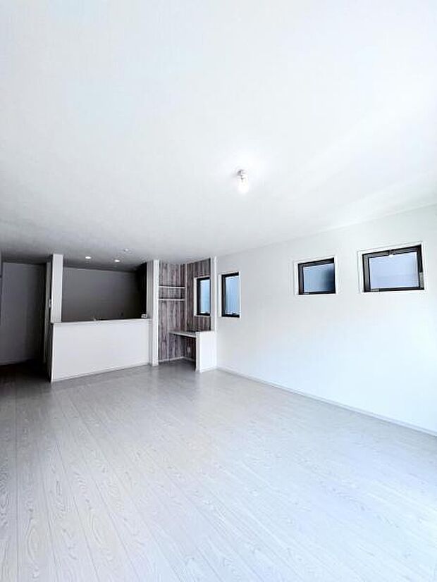 【リビングダイニングキッチン】