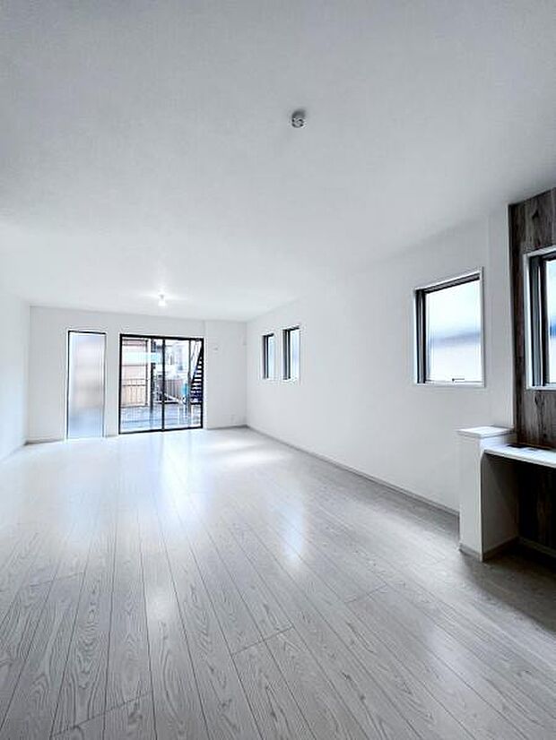 【リビングダイニング】