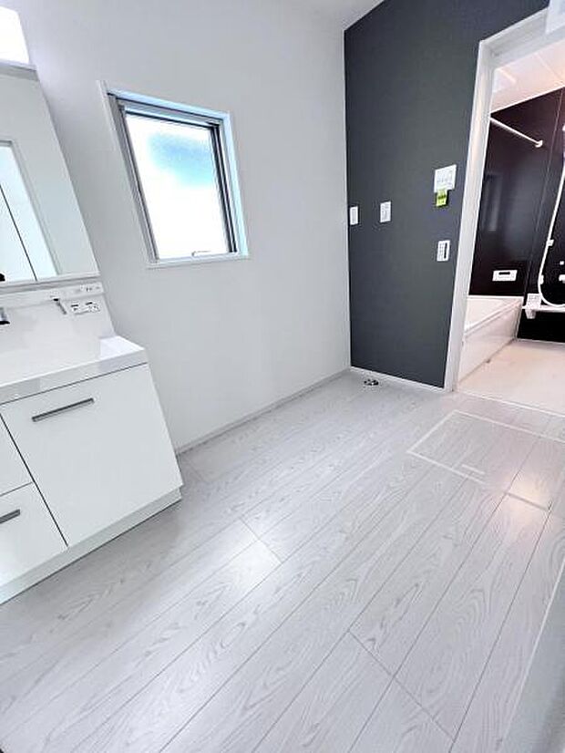 【脱衣スペース】