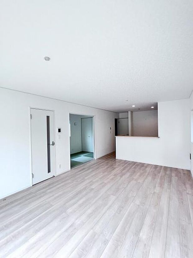 【リビングダイニングキッチン】