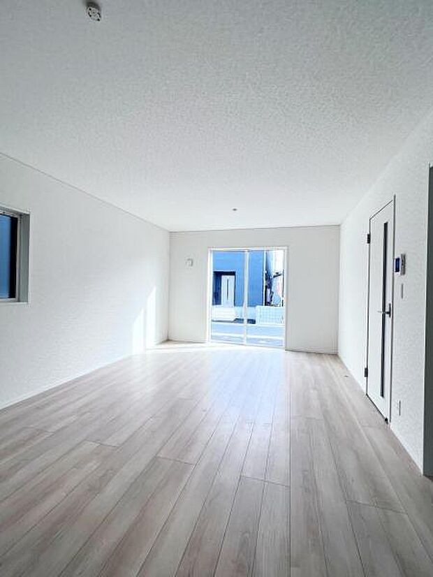 【リビングダイニング】