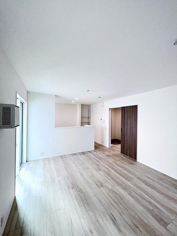 【リビングダイニングキッチン】