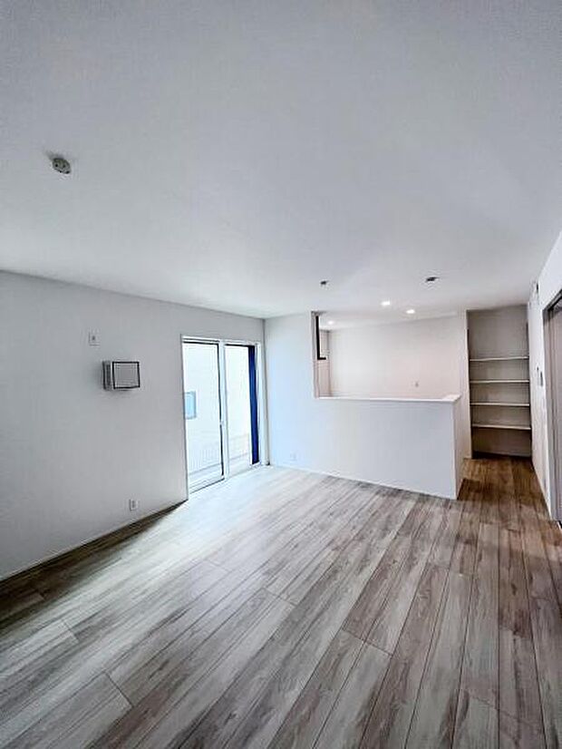 【リビングダイニングキッチン】