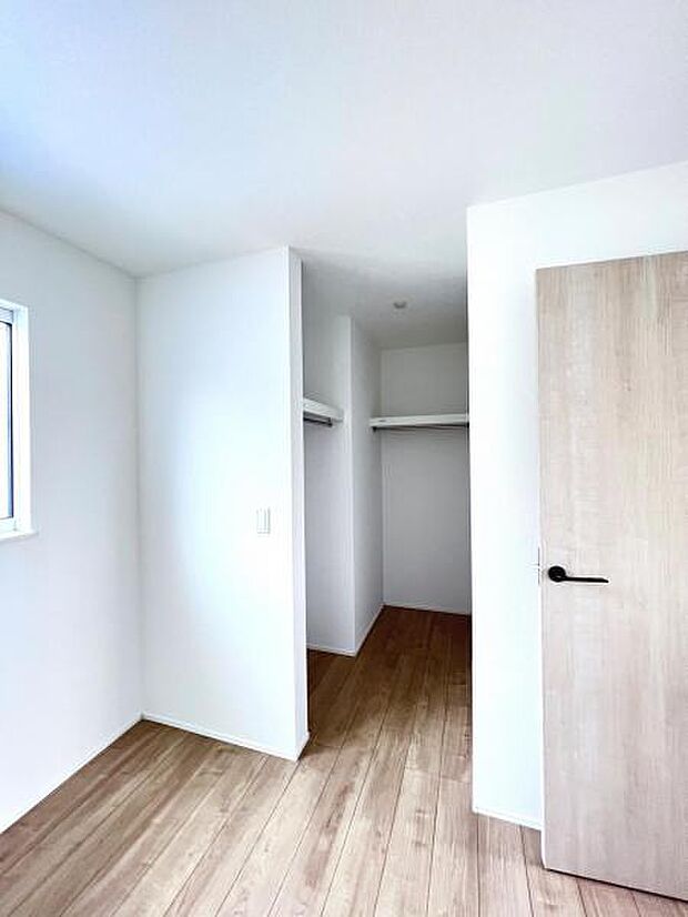 【洋室・ウォークインクローゼット】