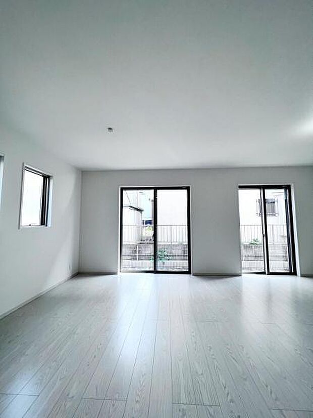 【リビングダイニング】