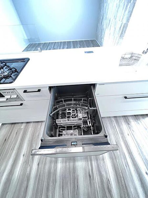 機能性に優れ食器洗乾燥機付のシステムキッチンで忙しい家事をサポートします。