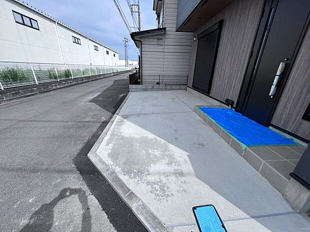 駐車場ももちろん完備しておりますのでお車所有の方にも心強いです。