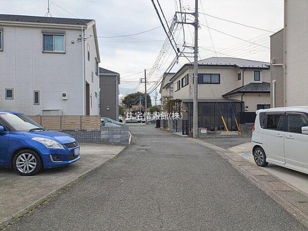 前面道路を含めた現地写真です。