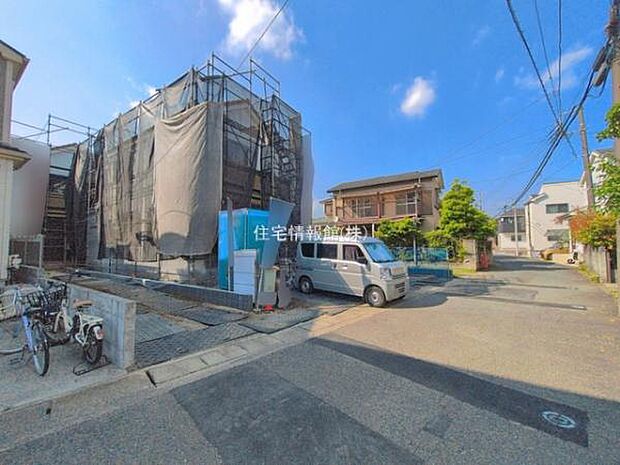 前面道路を含めた現地写真です。