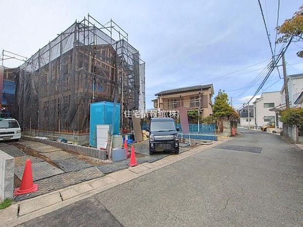 前面道路を含めた現地写真です。