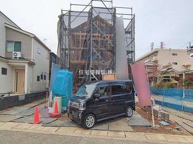 前面道路を含めた現地写真です。