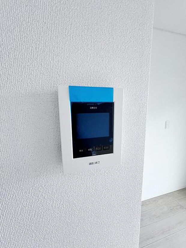 訪問者を確認できるTVモニター付きインターフォンです。