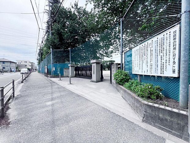 大和市立桜丘小学校まで約850m(徒歩11分)