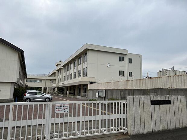 相模原市立新町中学校まで約585m(徒歩8分)