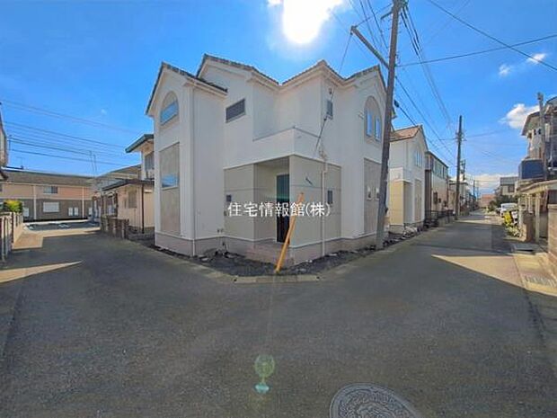 前面道路を含めた現地写真です。