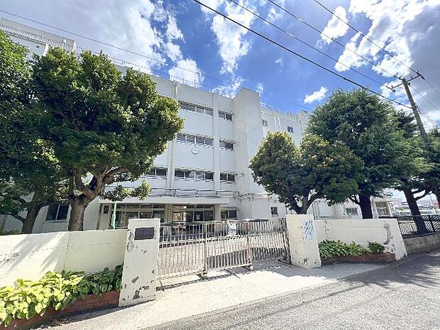 横浜市立瀬谷第二小学校まで約450m(徒歩6分)
