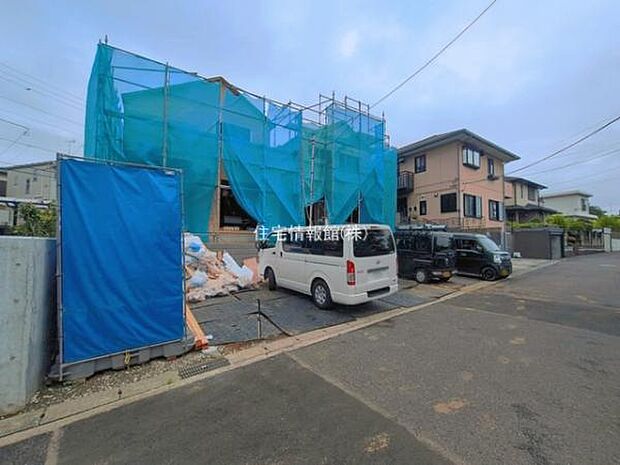 前面道路を含めた現地写真です。