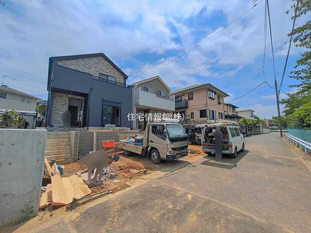 前面道路を含めた現地写真です。
