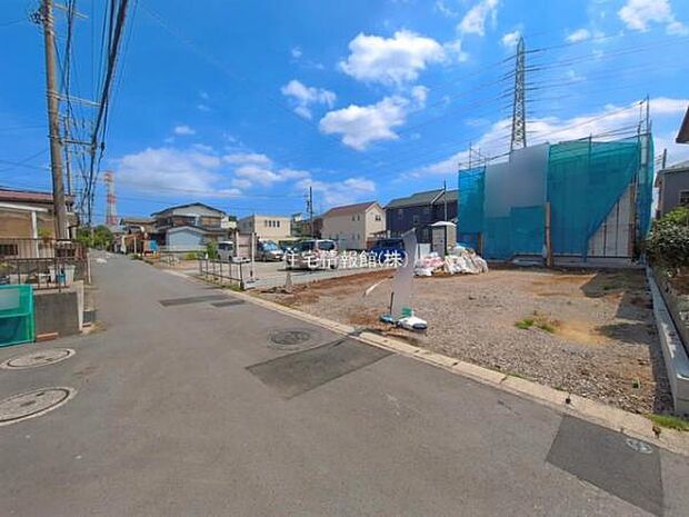 前面道路を含めた現地写真です。