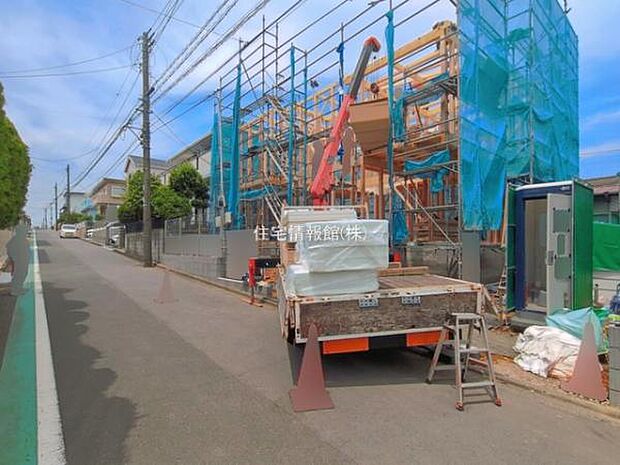 前面道路を含めた現地写真です。
