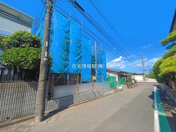 前面道路を含めた現地写真です。